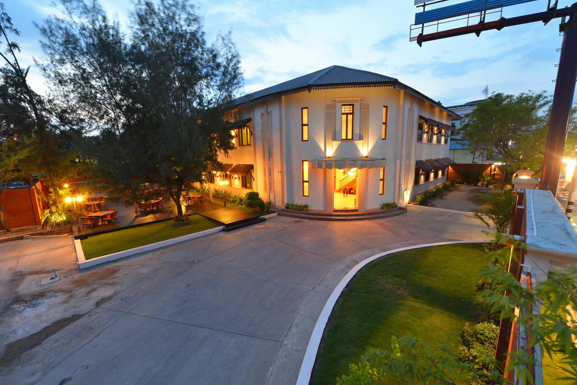 Hotel Amazing Mandalay Exteriör bild